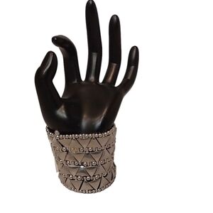 FOREVER 21 SILVER STRETCHY BRACELET